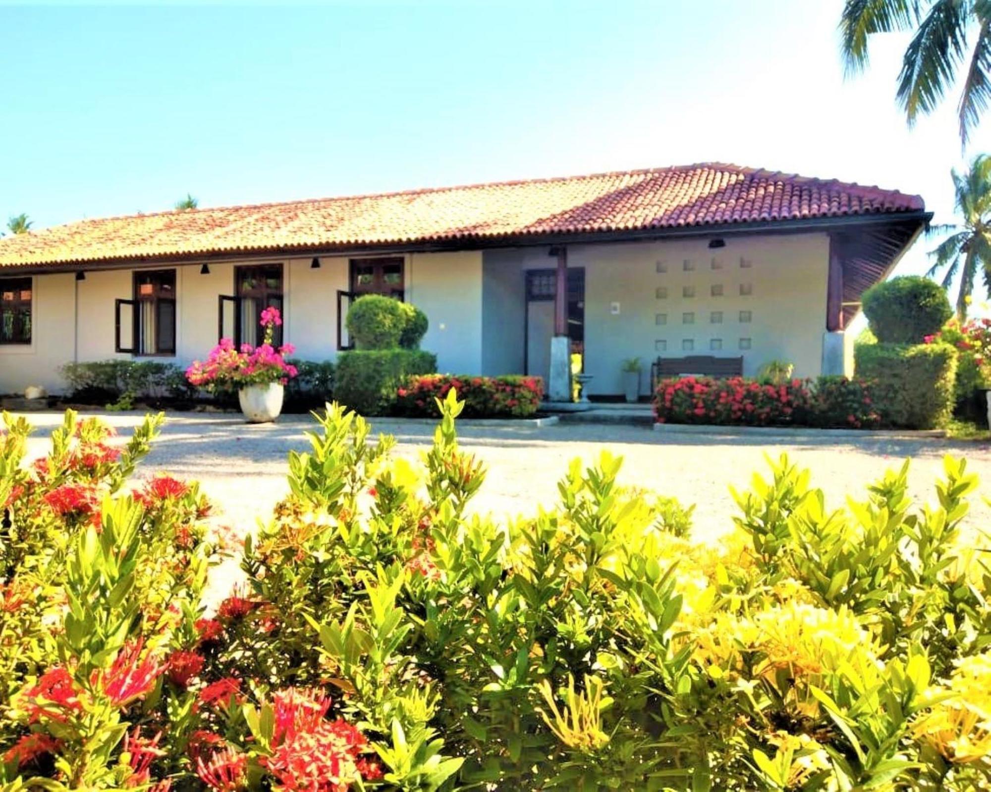 Ardeen Villa - Superb 3 Bedroom Beachfront For 6, Bb, Free Pick Up For 7 Night Stays Arriving Together, Fully Serviced, Taxes Included Tangalle Exterior foto