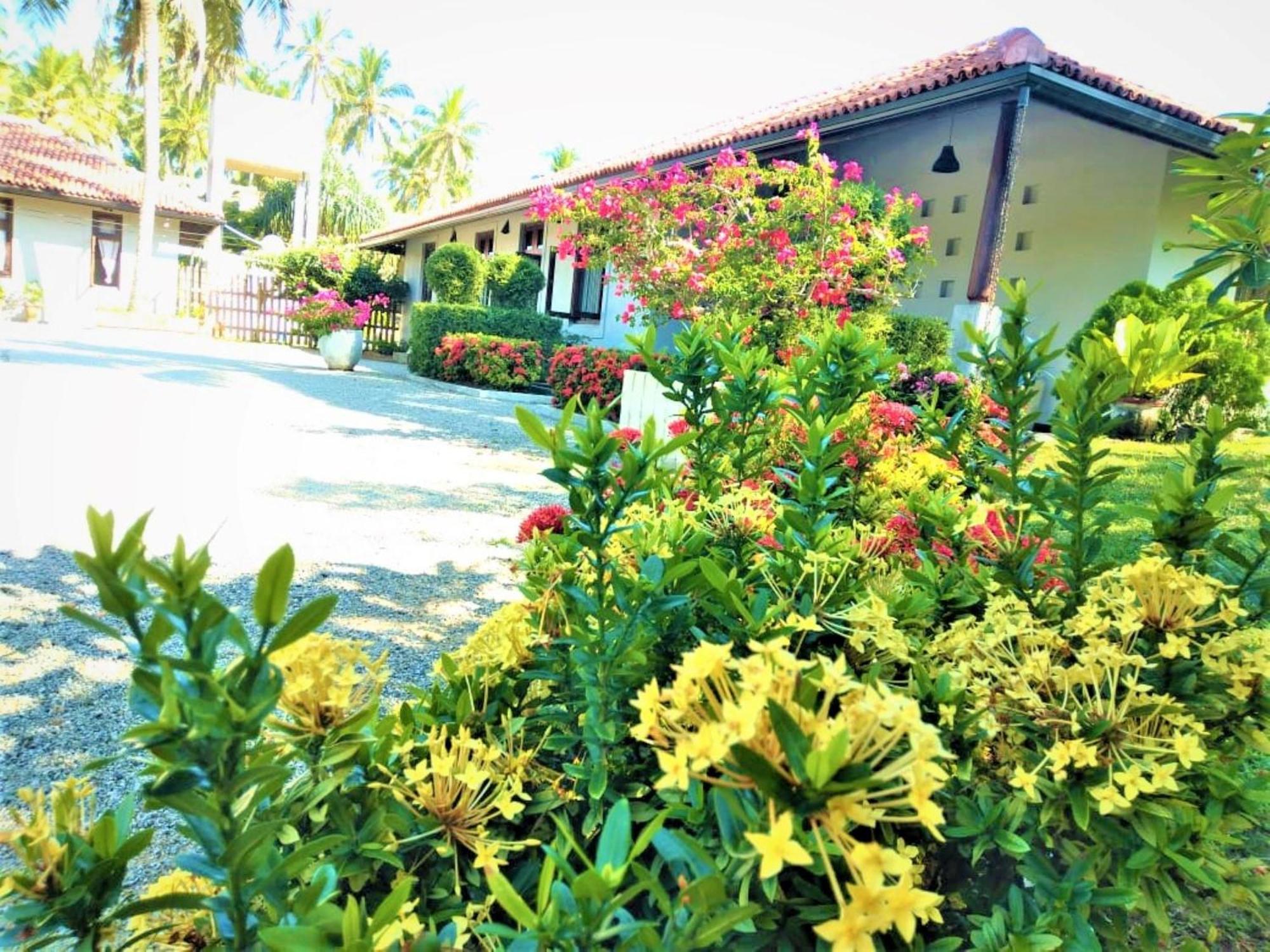 Ardeen Villa - Superb 3 Bedroom Beachfront For 6, Bb, Free Pick Up For 7 Night Stays Arriving Together, Fully Serviced, Taxes Included Tangalle Exterior foto